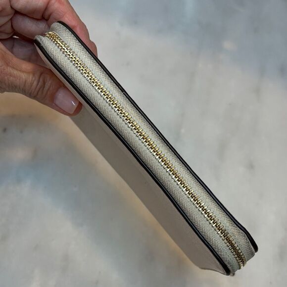 Coach Ivory Pebbled Leather Full Zip Wallet HTF - Picture 8 of 16